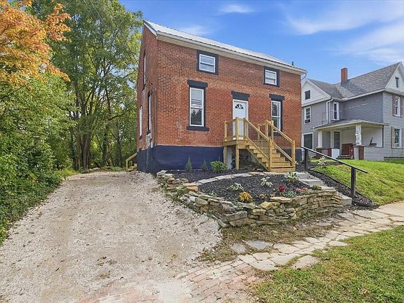 3rd image of 719 W Main St