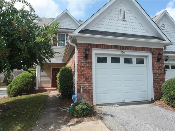 500 Sherwood Hills Dr, Winston Salem, NC 27104
