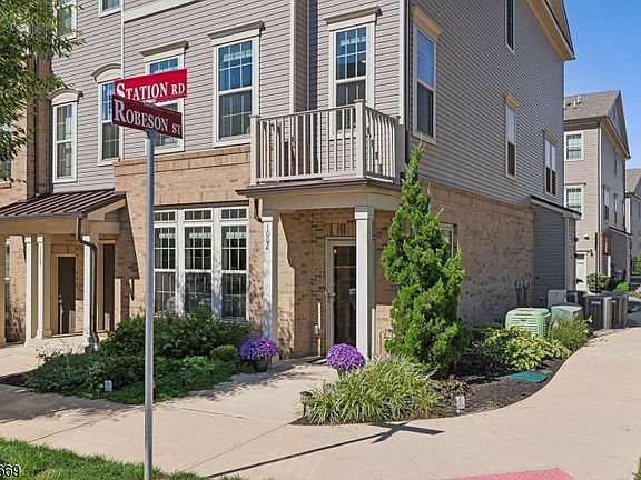 2nd image of 1002 Station Rd