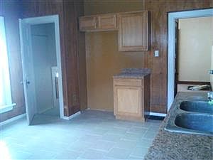 3rd image of 210 W Parkwood Dr