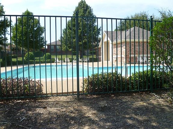 4th image of 200 Heritage Hill Dr