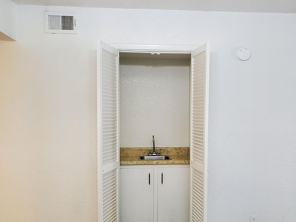 LIVING ROOM WET BAR