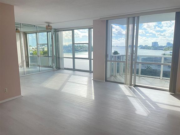 2nd image of 901 Bay Dr #500