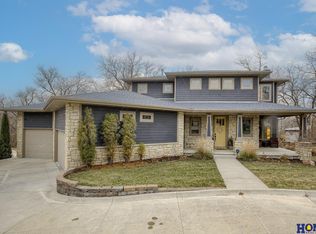 700 Mockingbird Ln, Lincoln, NE 68512