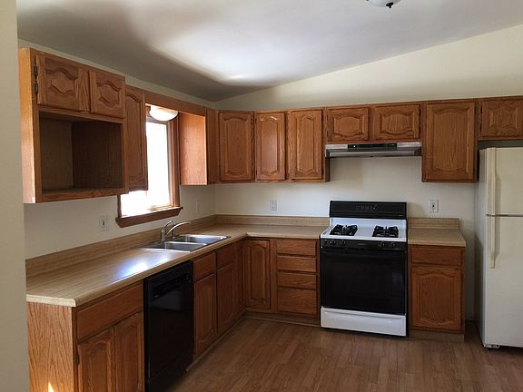 Spacious eat in kitchen