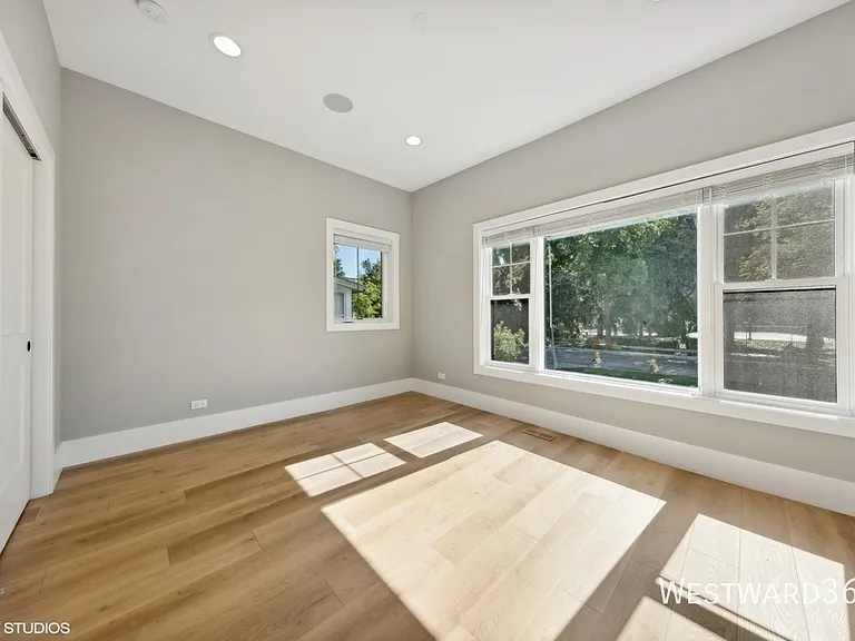 240 S Brainard Ave #2 — Photo 5
