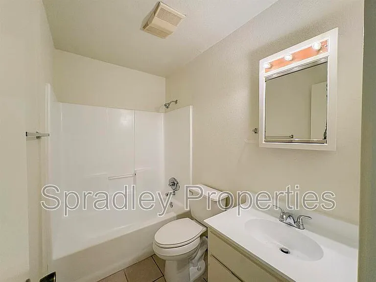 406C N Loop Dr #121 — Photo 6