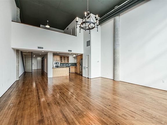 3rd image of 1025 S Shepherd Dr Unit 406
