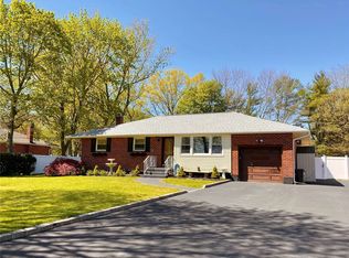 672 Larkfield Rd, East Northport, NY 11731