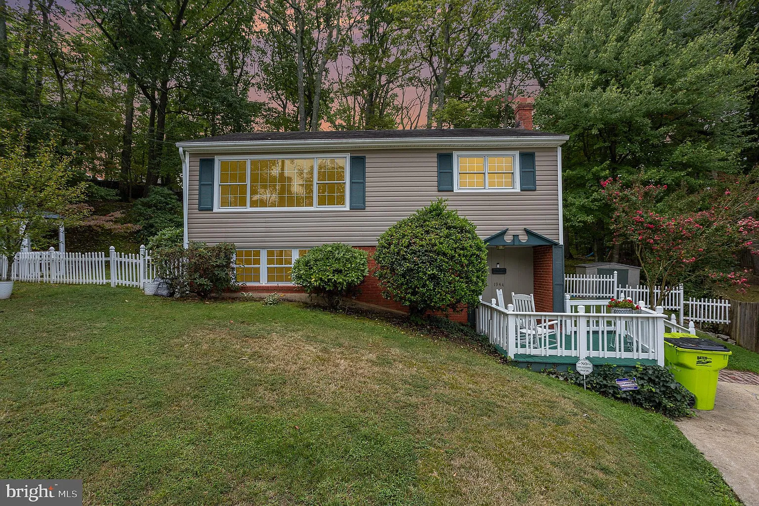 1944 Willow Ln photo 1
