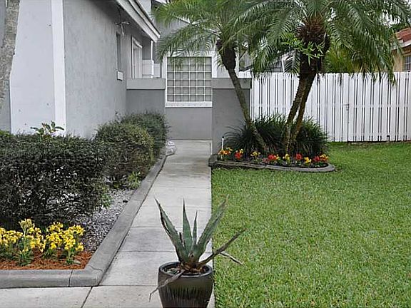 3rd image of 18012 NW 19th St