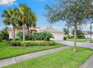 4901 Sapphire Sound Dr, Wimauma, FL 33598