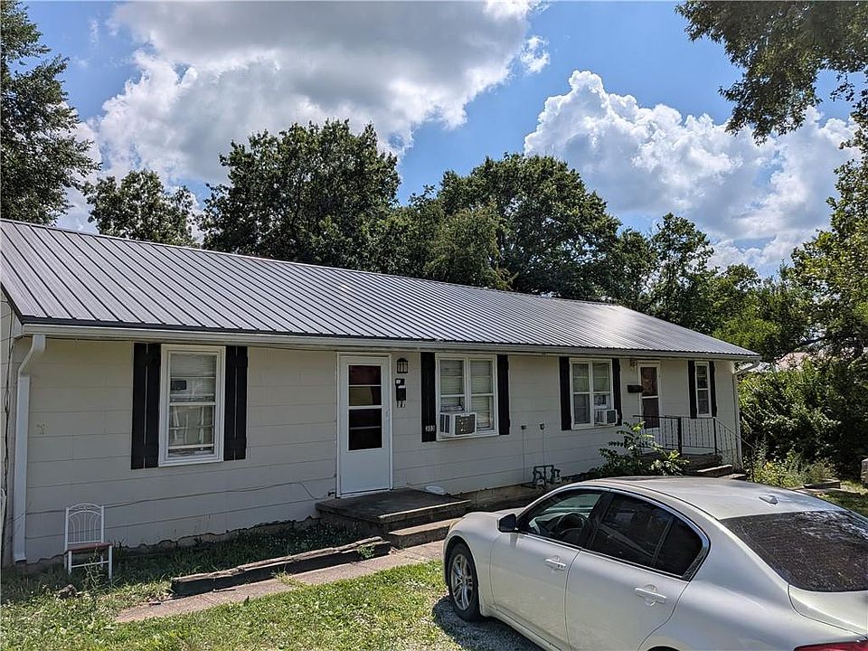 1st image of 301-303 E McKissock St