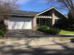 1382 Larkin Dr, Sonoma, CA 95476