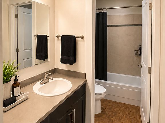 5th image of 718 Kirkland Cir APT B301