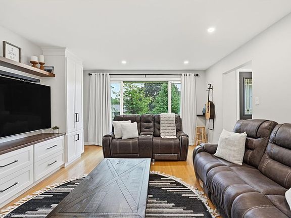 4th image of 10 Taylor Cres