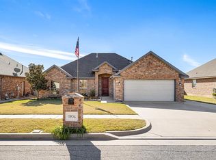 1904 SE 18th St, Moore, OK 73160