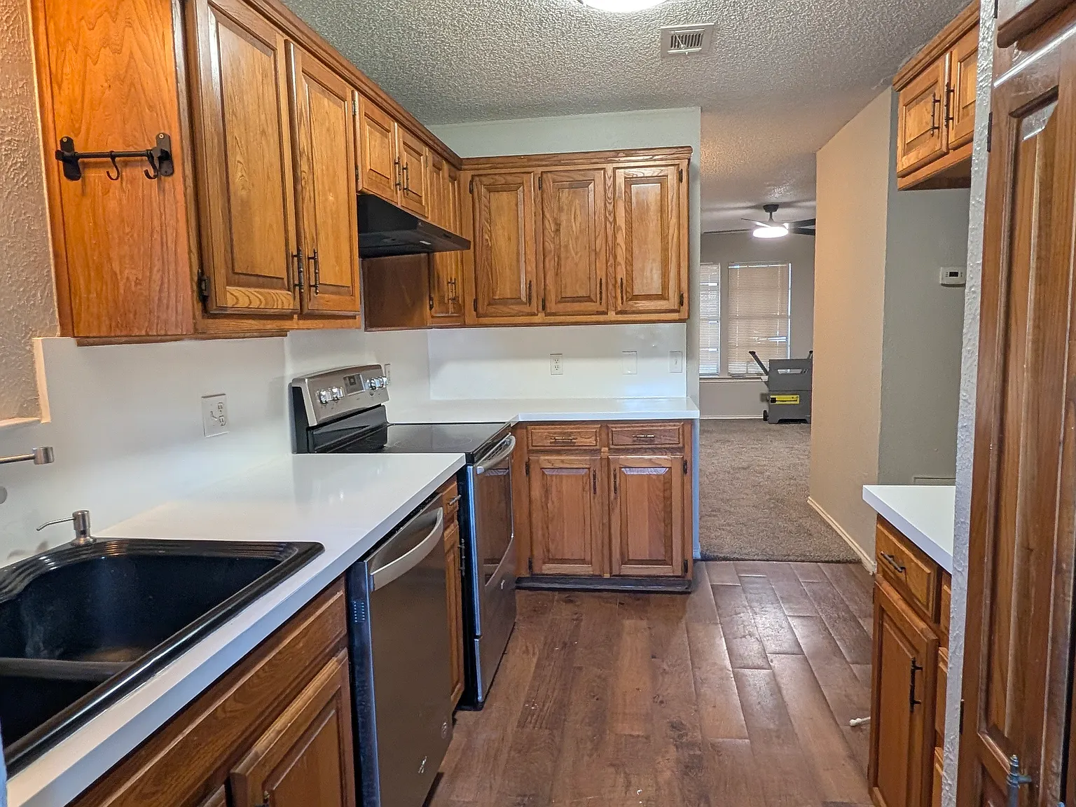 2 bed, 855 sqft, $1,650 — Photo 4