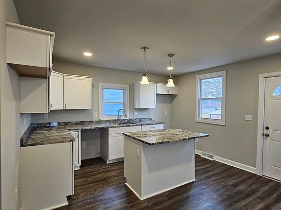 3rd image of 506 Narva Pl