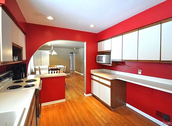 5th image of 32200 Staman Cir
