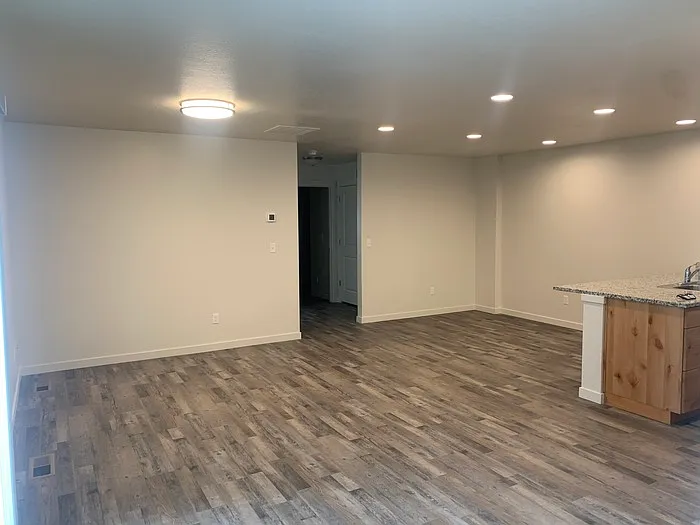 3 bed, 2.0 bath, 1308 sqft, $2,075 — Photo 3