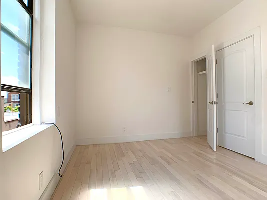 Rented by R New York | media 8