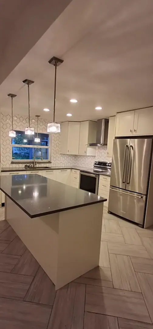 1096 Gran Paseo - $2,300 a month — Photo 3