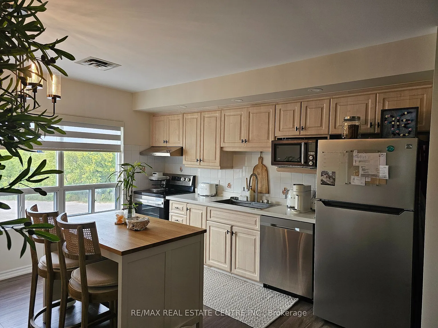 3 bed, $2,500 — Photo 2