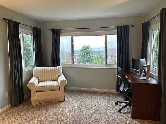 4th image of 417 Glengarry Way