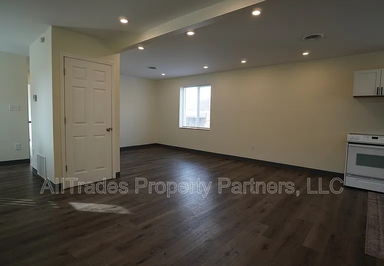 408 Cavitt Ave #2 — Photo 2