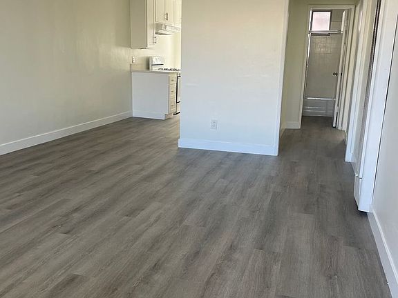 3rd image of 821 Glenway Dr #10