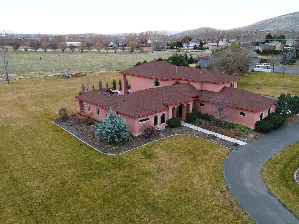 1st image of 3700 Eastlake Dr