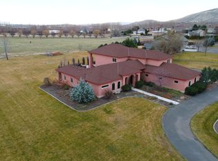 3700 Eastlake Dr, West Richland, WA 99353