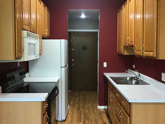 3rd image of 5600 Hillcrest Ln APT 4L