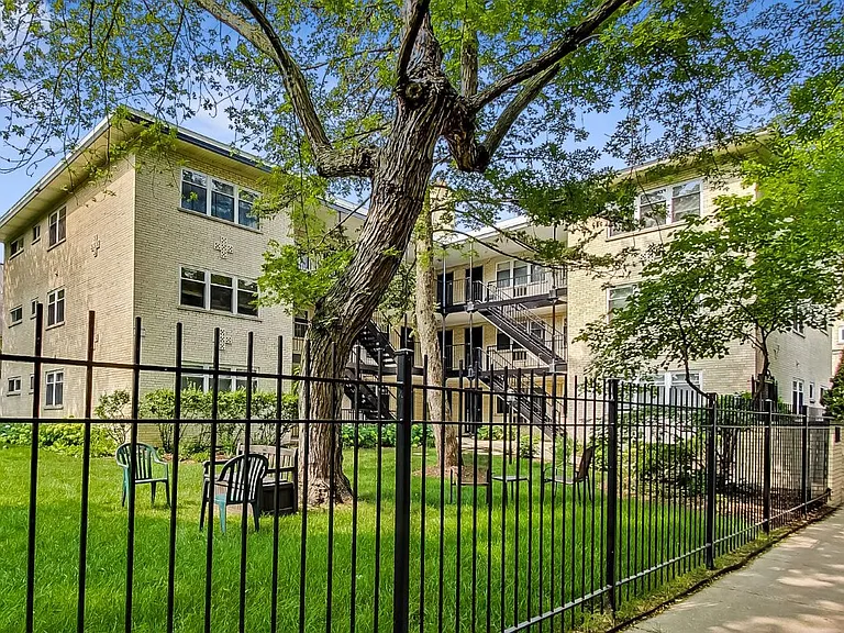 4258 N Greenview Ave #2E — Photo 6
