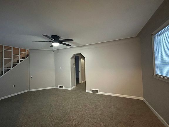 5th image of 15545 Woodbine Ave