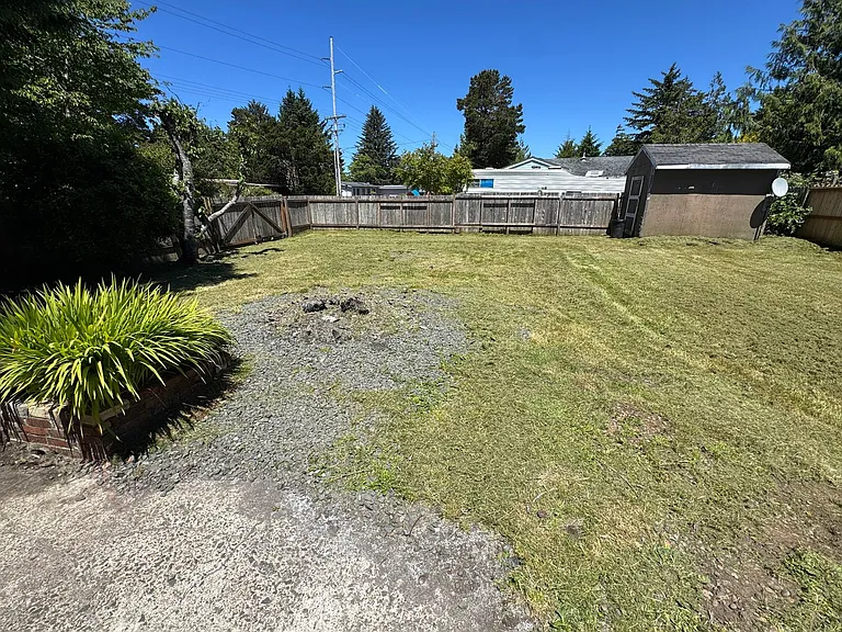 120 SE Salmon St — Photo 32