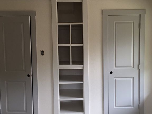 4th image of 1226 Holly Dr