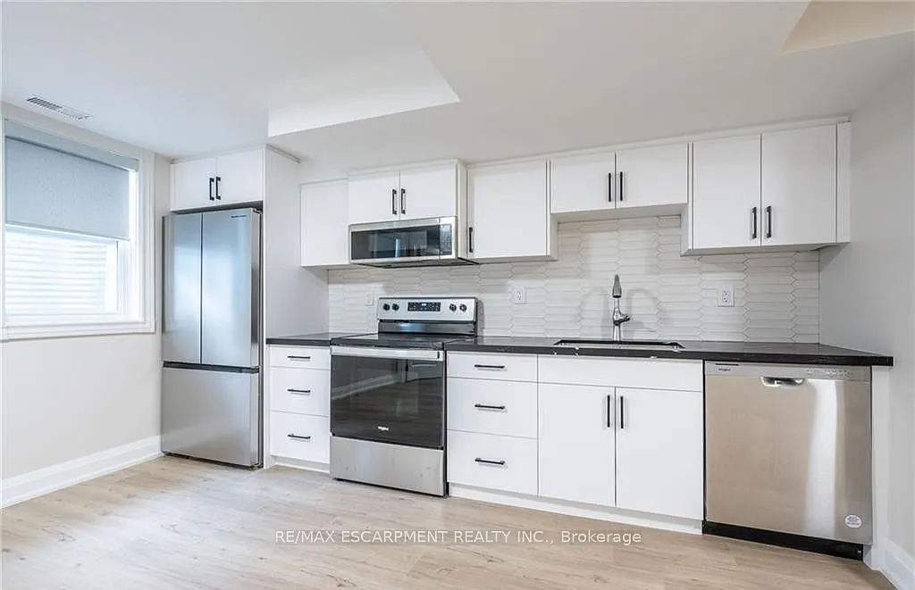 3 bed, $2,100 — Photo 2