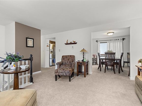 4th image of 3040 Greenridge Dr