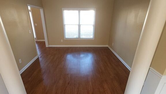 3rd image of 890 Fox Meadow Ln