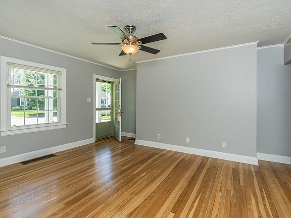 5th image of 1625 Courtney Ave