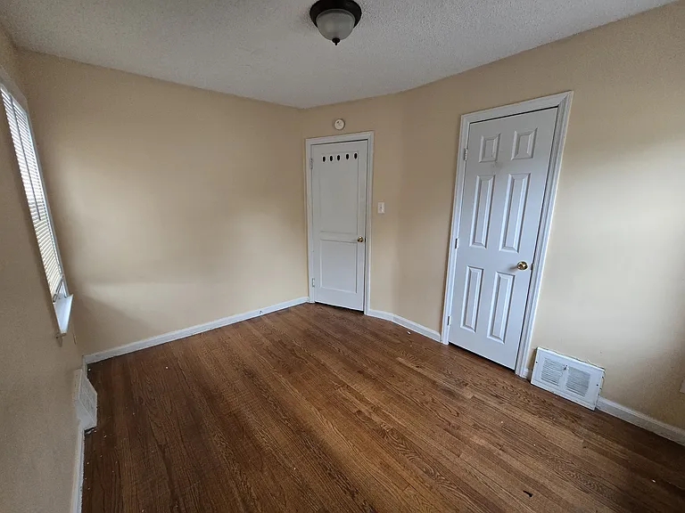 21227 Panama St — Photo 8