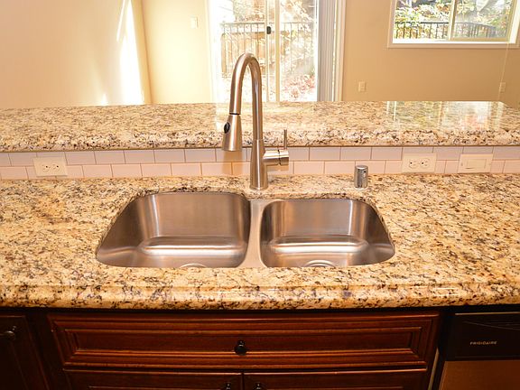 4th image of 6709 NE 56th Way