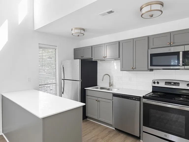 Caribou Apartments — Photo 8