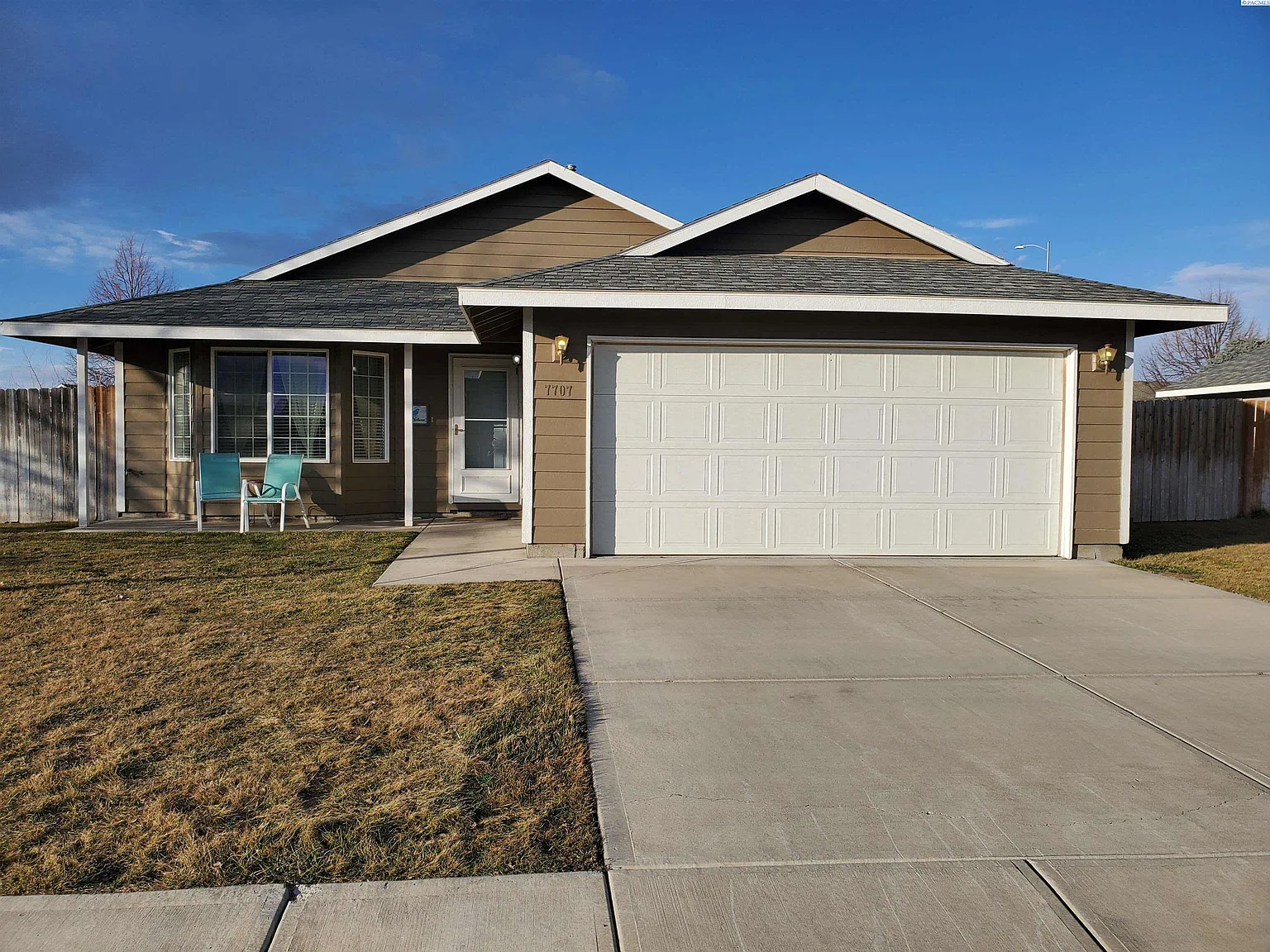 3 bed, 2.0 bath, 1092 sqft, $1,850 — Photo 1