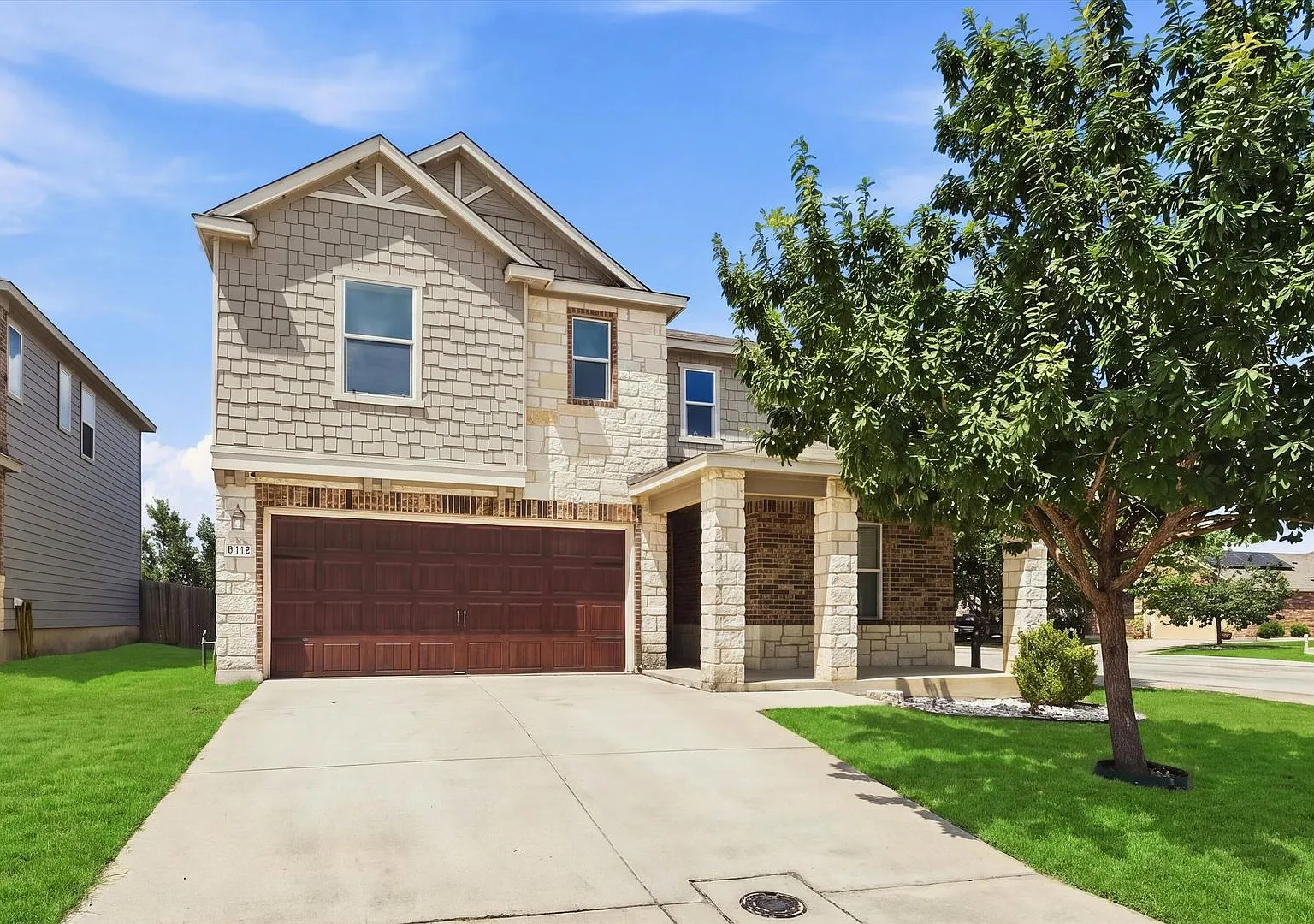 Spacious 4-Bedroom Home with Downstairs Guest Suite & Backyard Gazebo — Photo 2