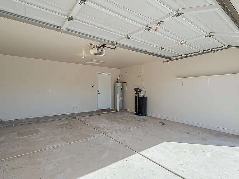 718 W Baylor Ln — Photo 36