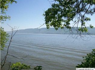 2059 Lookout Mountain Dr, Scottsboro, AL 35769