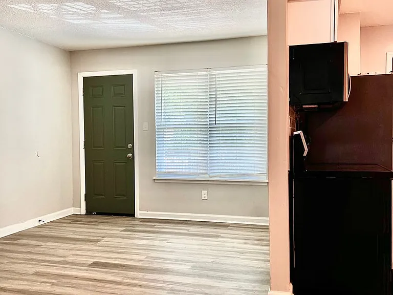 3562 Mynders Ave — Photo 3